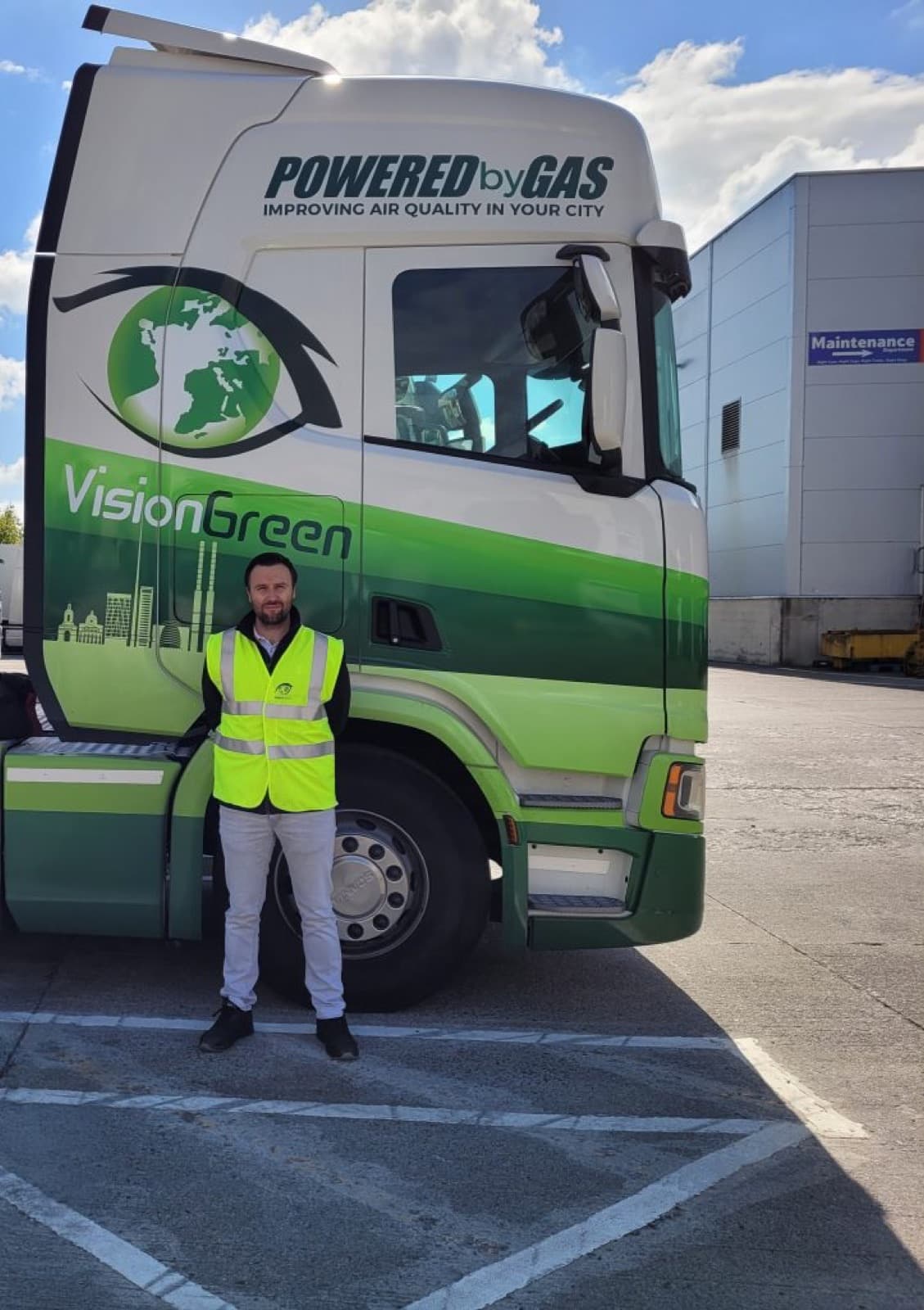 A lorry in VisionGreen livery.